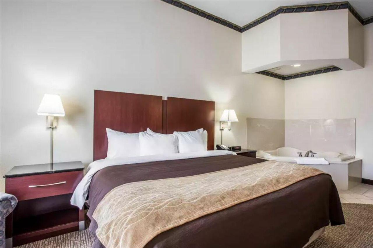 Comfort Inn & Suites Ftjackson Maingate Columbia Bagian luar foto