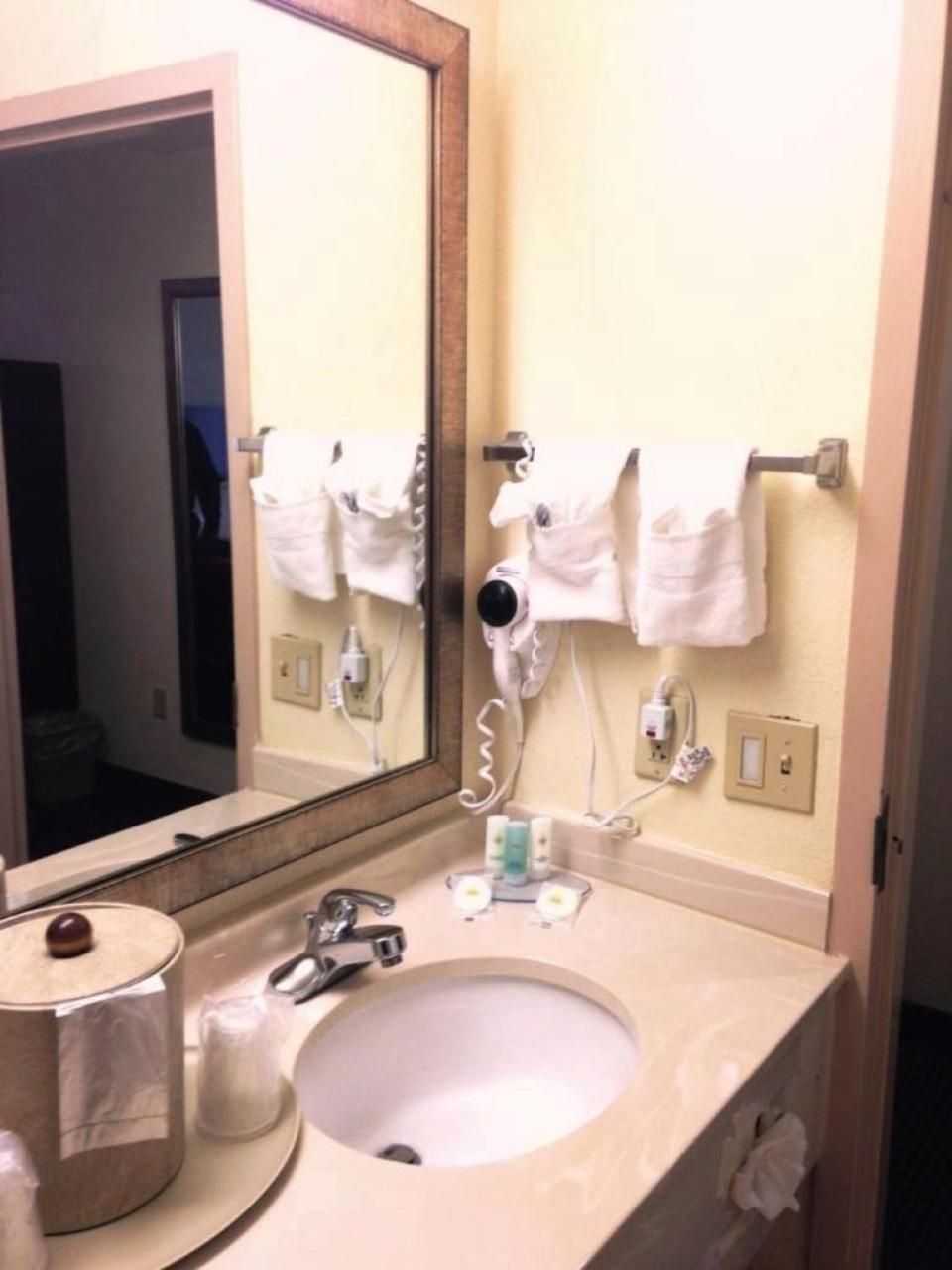 Comfort Inn & Suites Ftjackson Maingate Columbia Bagian luar foto