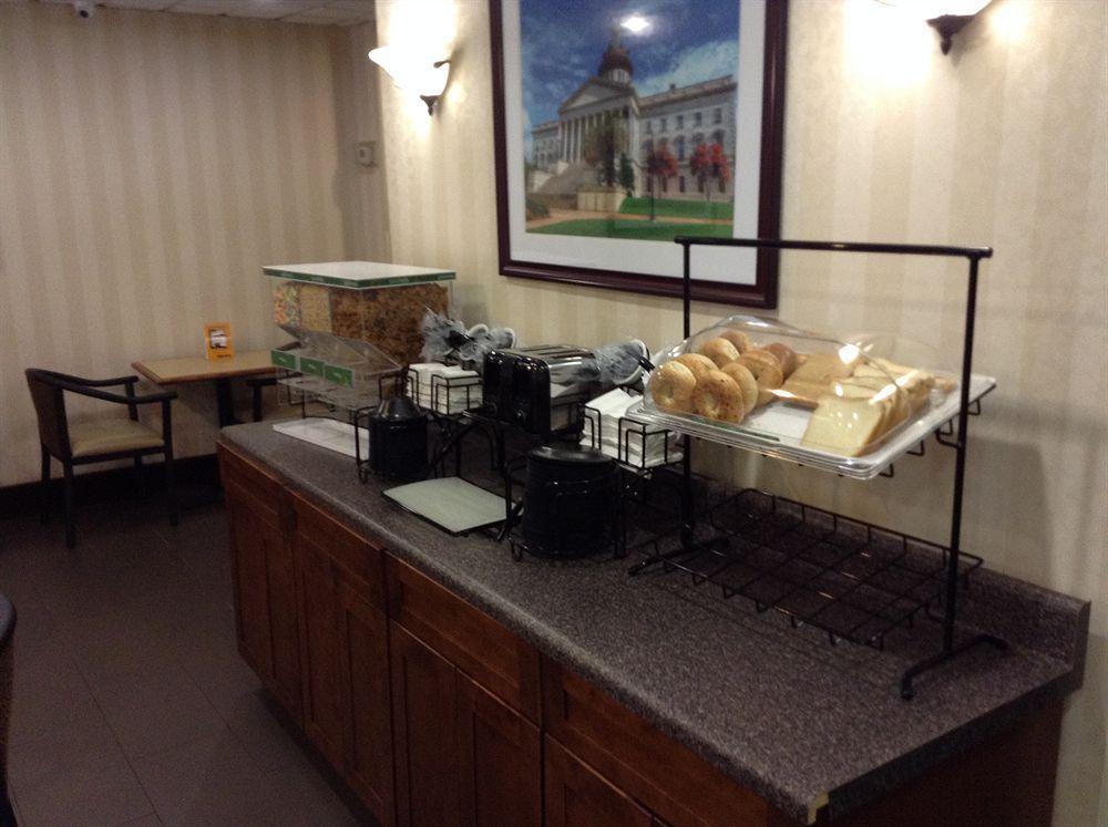 Comfort Inn & Suites Ftjackson Maingate Columbia Bagian luar foto