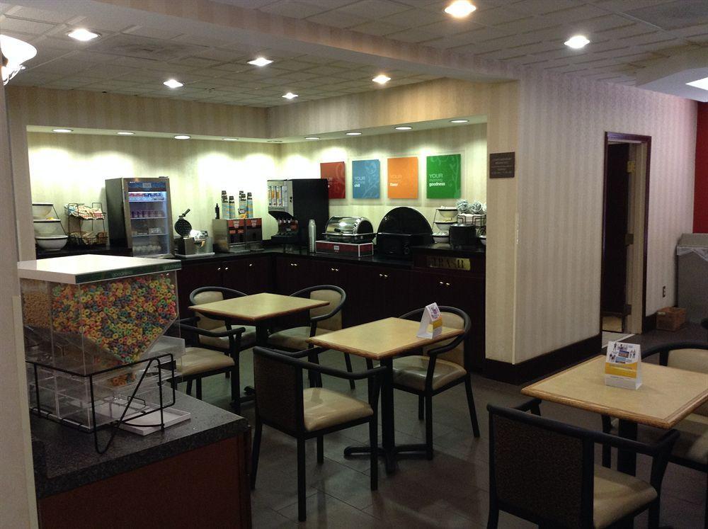 Comfort Inn & Suites Ftjackson Maingate Columbia Bagian luar foto