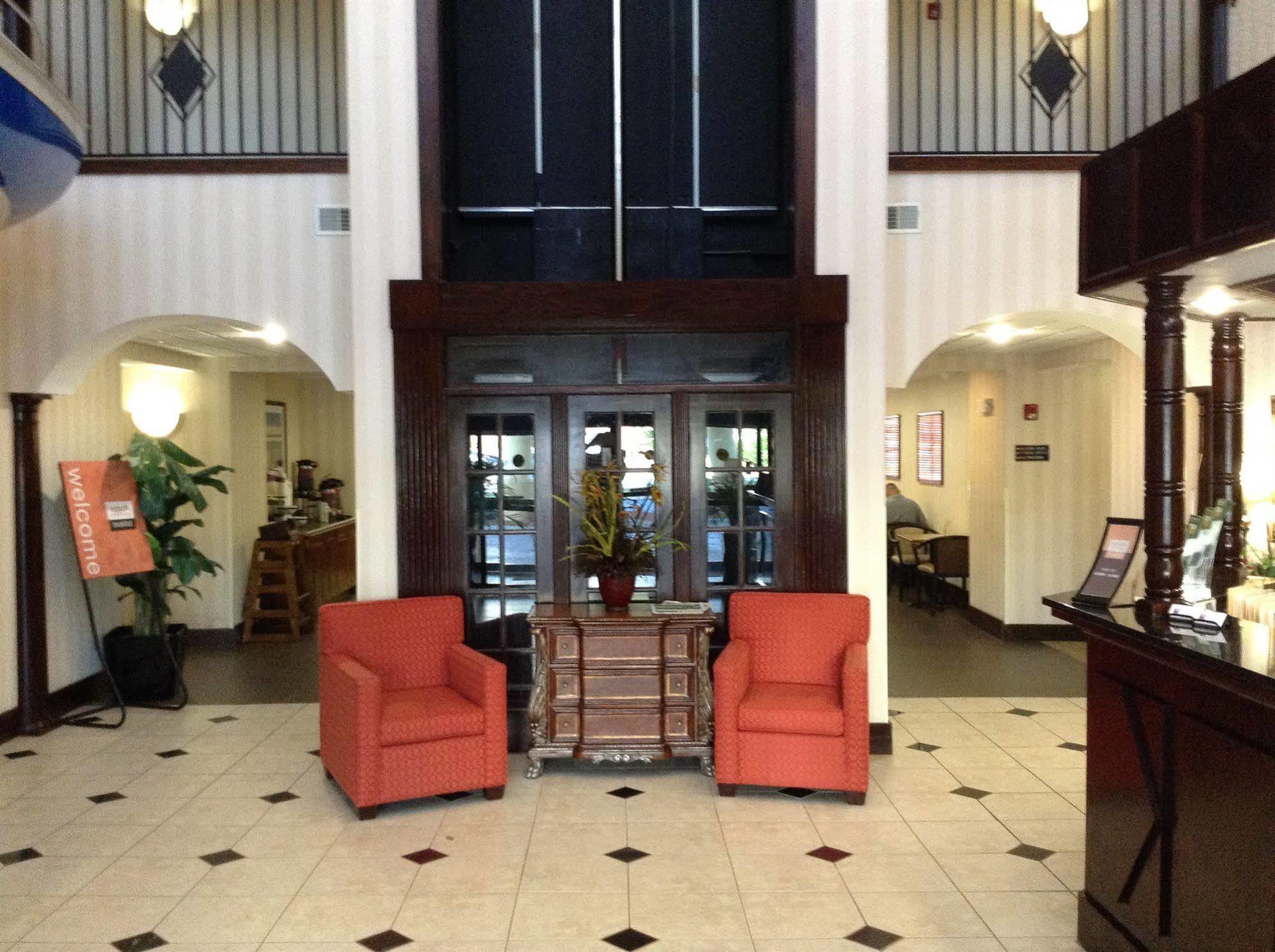 Comfort Inn & Suites Ftjackson Maingate Columbia Bagian luar foto