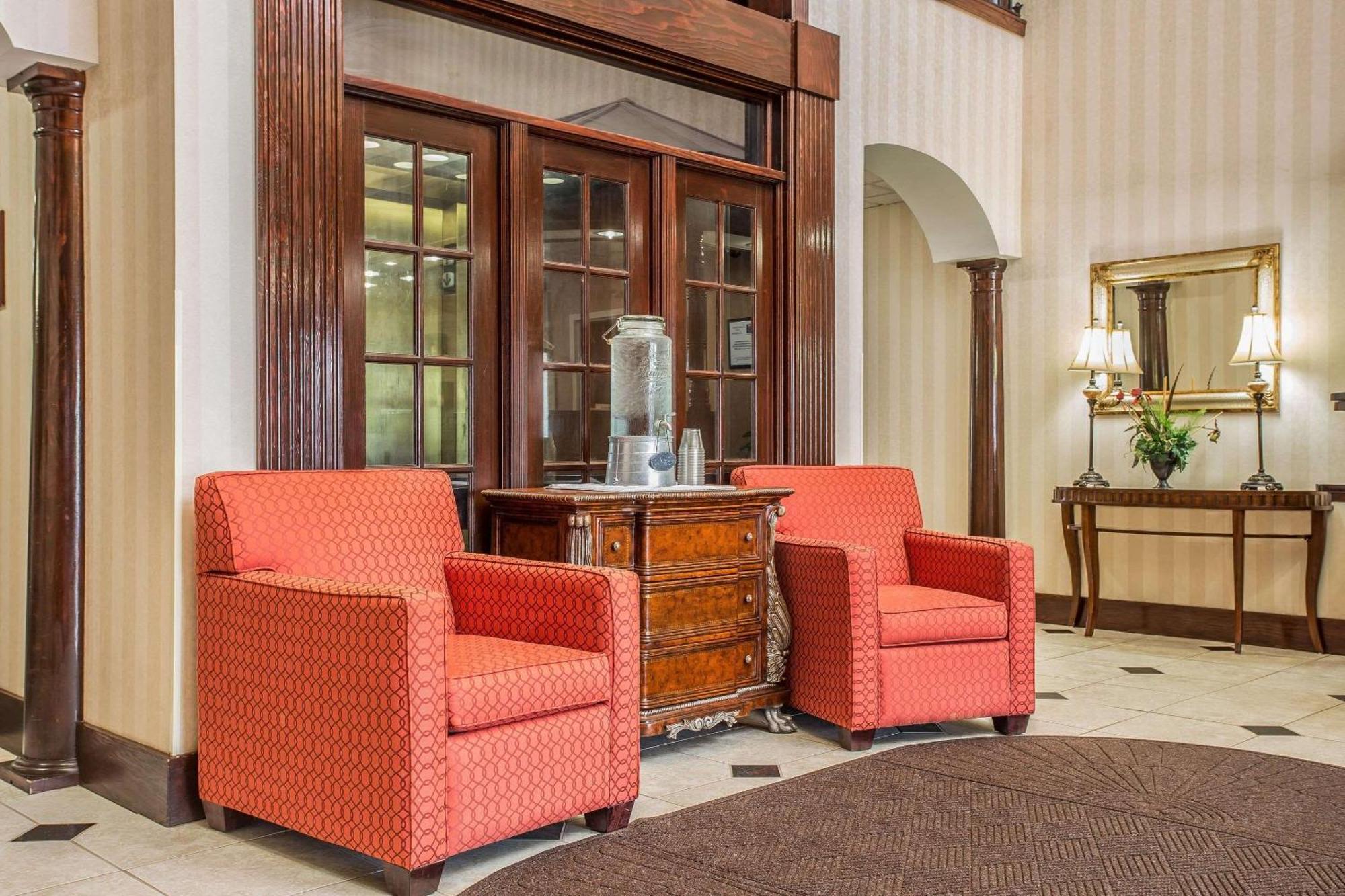 Comfort Inn & Suites Ftjackson Maingate Columbia Bagian luar foto