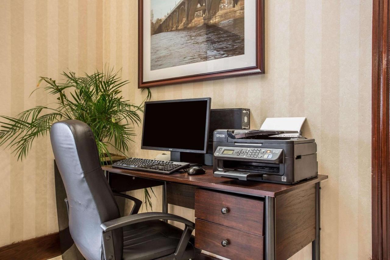 Comfort Inn & Suites Ftjackson Maingate Columbia Bagian luar foto